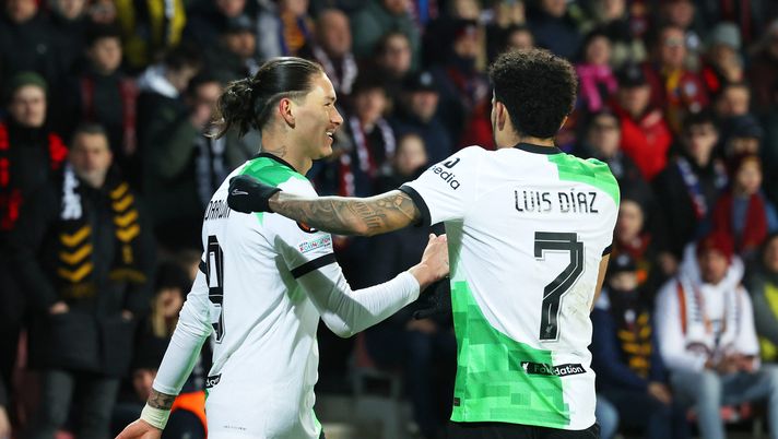PRAGUE, CZECH REPUBLIC - MARCH 07: Darwin Nunez of Liverpool celebrates scoring his team's third goal with teammate Luis Diaz during the UEFA Europa League 2023/24 round of 16 first leg match between AC Sparta Praha and Liverpool FC at Letna Stadium on March 07, 2024 in Prague, Czech Republic. (Photo by Alexander Hassenstein/Getty Images) Europa League, ottavi di finale: Liverpool a valanga, pari in extremis del Leverkusen - immagine 1