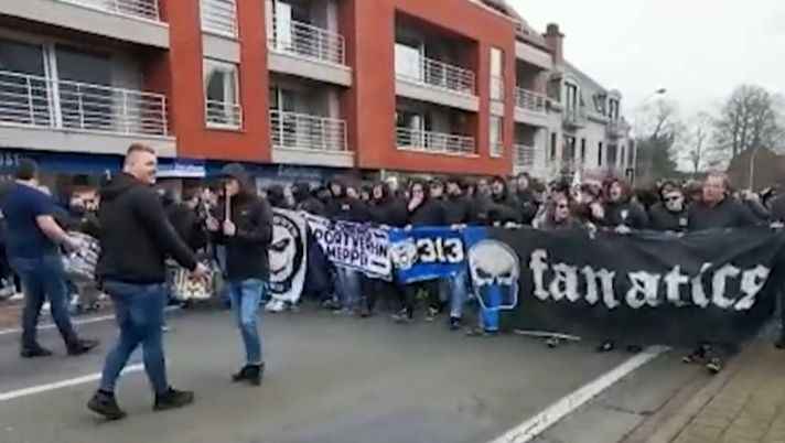 Bruges, solo gli idranti della Polizia evitano gli scontri pre-derby Bruges, solo gli idranti della Polizia evitano gli scontri pre-derby - immagine 1