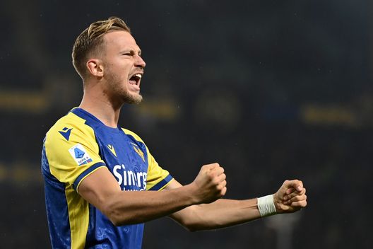 VERONA, ITALY - NOVEMBER 22: Antonin Barak of Hellas Veronacelebrates after scoring the opening goal during the Serie A match between Hellas and Empoli FC at Stadio Marcantonio Bentegodi on November 22, 2021 in Verona, Italy. (Photo by Alessandro Sabattini/Getty Images) Barak in tribuna contro il Bologna. VN – Ecco quando si può chiudere- immagine 2