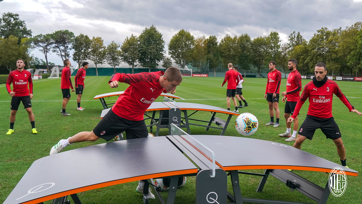 I rossoneri a Milanello, @acmilan 