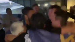 VIDEO Leeds, il siparietto tra i calciatori e Bielsa: la risposta del ‘Loco’ è inaspettata
