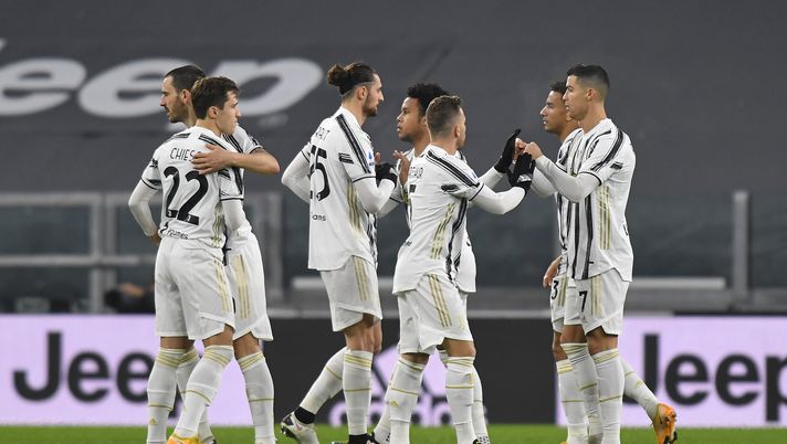 Leonardo Bonucci, Federico Chiesa, Adrien Rabiot, Weston McKennie, Arthur Melo, Danilo and Cristiano Ronaldo (Photo by Filippo Alfero - Juventus FC via Getty Images) 