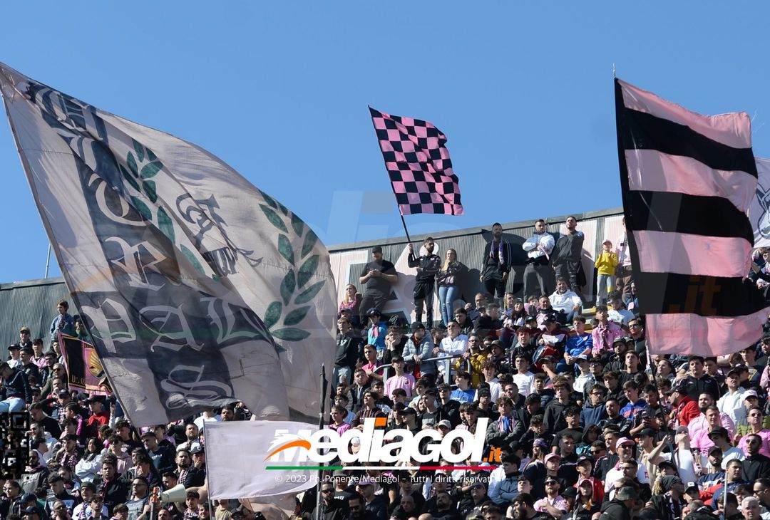 FOTOTIFO Palermo-Frosinone 1-1, i tifosi allo Stadio “Renzo Barbera” (Gallery) - immagine 105