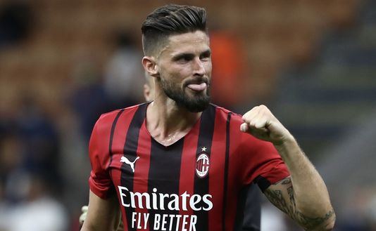 Olivier Giroud (attaccante AC Milan) esulta per uno dei suoi due gol in Milan-Cagliari 4-1 (Serie A 2021-2022) | News (Getty Images) Olivier Giroud AC Milan Milan-Cagliari Serie A 2021-2022