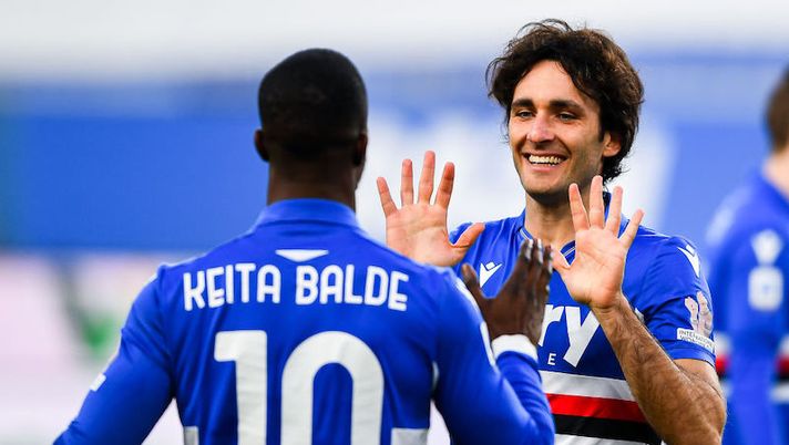 GENOA, ITALY - MARCH 7: Keita Balde (L) and Tommaso Augello of Sampdoria greet each other before the Serie A match between UC Sampdoria and Cagliari Calcio at Stadio Luigi Ferraris on March 7, 2021 in Genoa, Italy. (Photo by Paolo Rattini/Getty Images) ? VIDEO – Cinque titolari low cost per l’asta del fantacalcio: non solo Augello - immagine 1