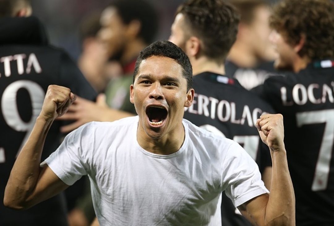  Carlos Bacca festeggia a Doha la Supercoppa Italiana (credits: GETTY Images) 