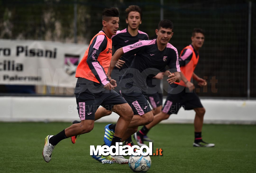  PALERMO, ITALY - NOVEMBER 16:  Felice D'Amico of US Citta' di Palermo juvenile team in action during a training session at Pietro Pisani sport sport center on November 16, 2016 in Palermo, Italy.  (Photo by Tullio M. Puglia/Getty Images) 