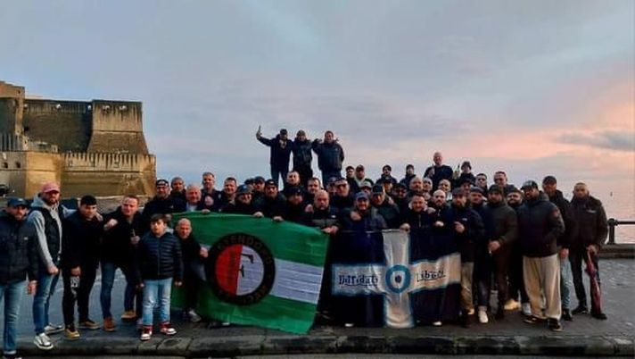Roma-Feyenoord, tifosi olandesi a Napoli: pronti a raggiungere la capitale Roma-Feyenoord, tifosi olandesi a Napoli: pronti a raggiungere la capitale - immagine 1