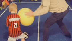 Prodigio di tre anni con la forza (e la maglia) di Ibrahimovic… (VIDEO)
