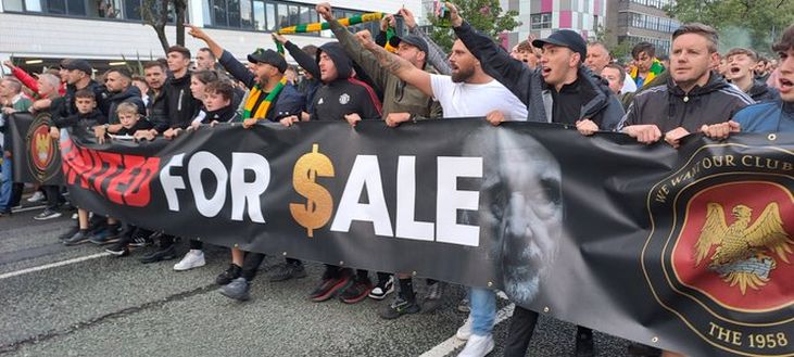 Manchester, tifosi United anti Glazer e tifosi Liverpool “a favore”: così va il derby inglese…- immagine 2