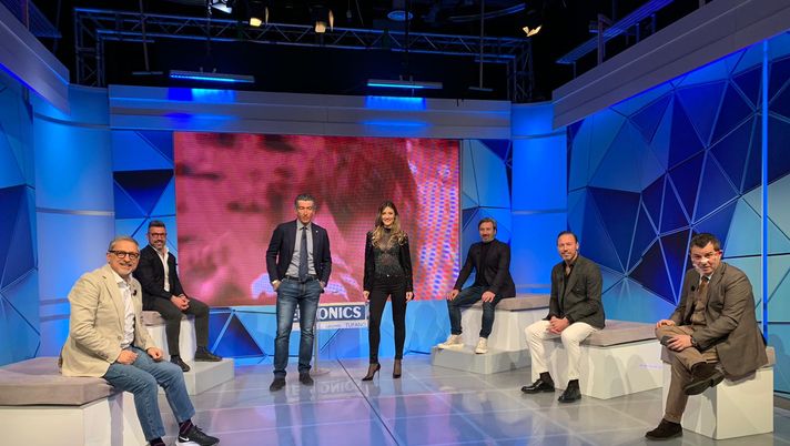 “Il Napoli può davvero cederli tutti?”, Alvino risponde al Mattino con una battuta! Il focus ruolo per ruolo “Il Napoli può davvero cederli tutti?”, Alvino risponde al Mattino con una battuta! Il focus ruolo per ruolo