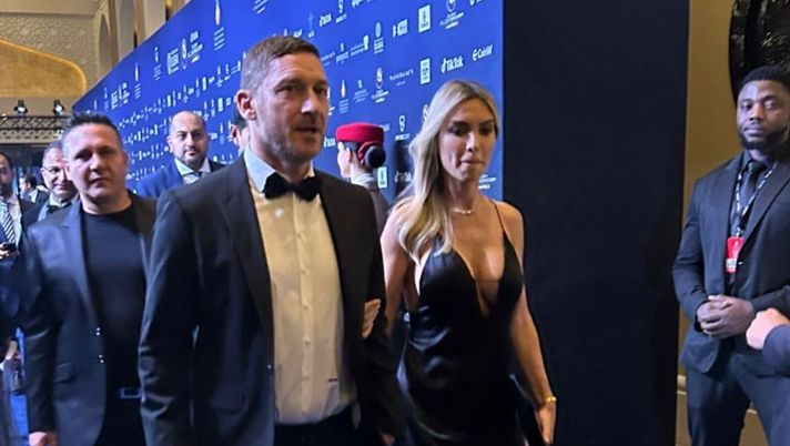 Totti più Noemi, a Dubai una coppia da mille e una notte Totti più Noemi, a Dubai una coppia da mille e una notte - immagine 1