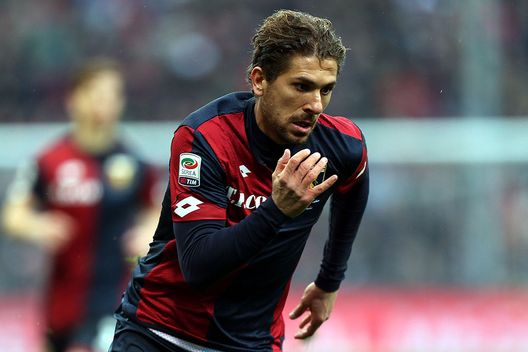  Cerci con la maglia del Genoa 