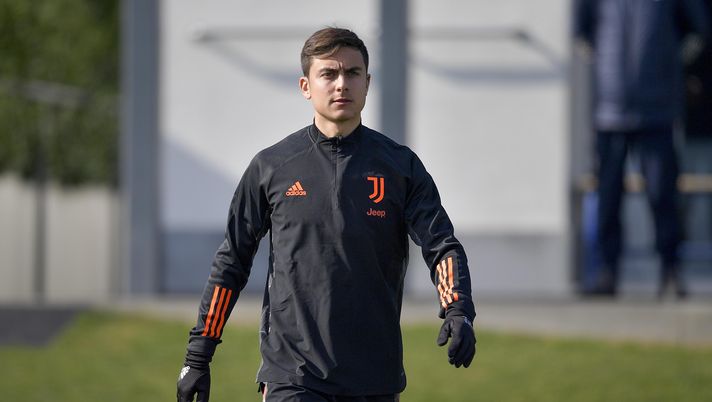 TURIN, ITALY - FEBRUARY 16: Juventus player Paulo Dybala during a training session ahead of the UEFA Champions League match between Juventus and Porto at JTC on February 16, 2021 in Turin, Italy. (Photo by Daniele Badolato - Juventus FC/Juventus FC via Getty Images) TURIN, ITALY - FEBRUARY 16: Juventus player Paulo Dybala during a training session ahead of the UEFA Champions League match between Juventus and Porto at JTC on February 16, 2021 in Turin, Italy. (Photo by Daniele Badolato - Juventus FC/Juventus FC via Getty Images)