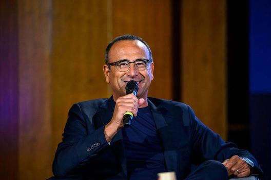 Parte tour di Gabbani nei palazzetti, Conti a sorpresa compare sul palco- immagine 4