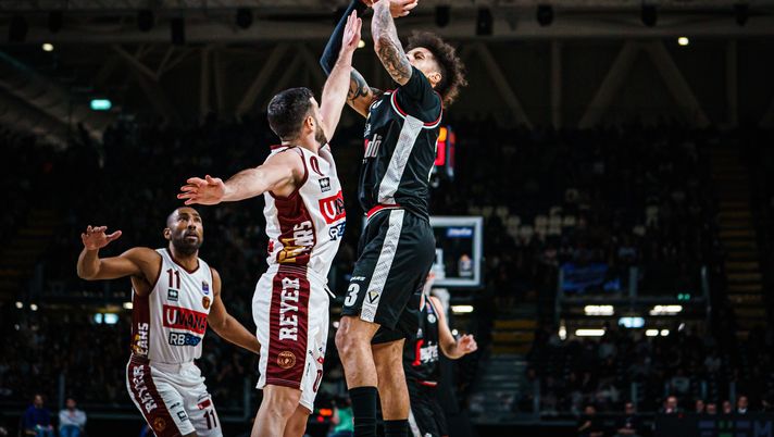 Basket – La Virtus batte Venezia all’ultimo respiro per 79-78 - immagine 1
