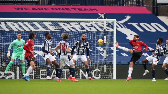 WEST BROMWICH, ENGLAND - FEBRUARY 14: Bruno Fernandes of Manchester United scores their team's first goal during the Premier League match between West Bromwich Albion and Manchester United at The Hawthorns on February 14, 2021 in West Bromwich, England. Sporting stadiums around the UK remain under strict restrictions due to the Coronavirus Pandemic as Government social distancing laws prohibit fans inside venues resulting in games being played behind closed doors. (Photo by Nick Potts - Pool/Getty Images) WEST BROMWICH, ENGLAND - FEBRUARY 14: Bruno Fernandes of Manchester United scores their team's first goal during the Premier League match between West Bromwich Albion and Manchester United at The Hawthorns on February 14, 2021 in West Bromwich, England. Sporting stadiums around the UK remain under strict restrictions due to the Coronavirus Pandemic as Government social distancing laws prohibit fans inside venues resulting in games being played behind closed doors. (Photo by Nick Potts - Pool/Getty Images)