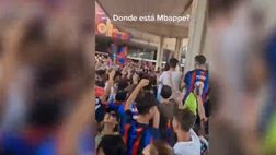 VIDEO / Tifosi del Barça contro il Real: “Dov’è Mbappe?”