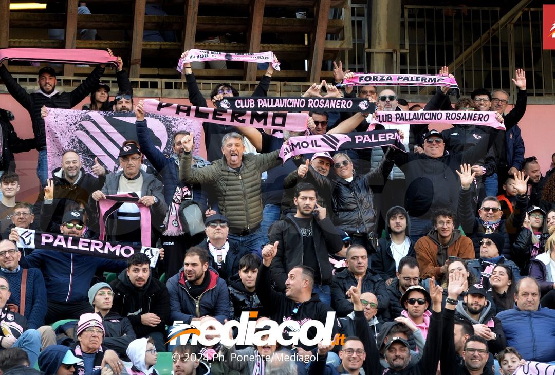 FOTOTIFO Palermo-Como 3-0, gli scatti ai tifosi al “Renzo Barbera” (GALLERY) - immagine 3