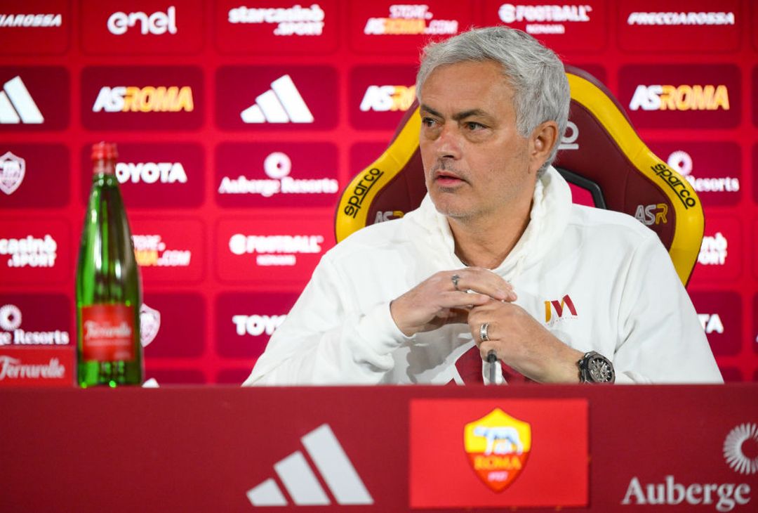 Trigoria, la conferenza stampa di Mourinho prima di Juventus-Roma – FOTO GALLERY - immagine 19