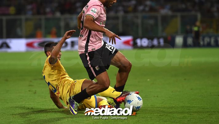 PALERMO, ITALY - JUNE 13: Haitam Aleesami (R) of Palermo in action as Mirko Gori of Frosinone Tackles during the serie B playoff match final between US Citta di Palermo and Frosinone Calcio at Stadio Renzo Barbera on June 13, 2018 in Palermo, Italy. (Photo by Tullio M. Puglia/Getty Images) PALERMO, ITALY - JUNE 13: Haitam Aleesami (R) of Palermo in action as Mirko Gori of Frosinone Tackles during the serie B playoff match final between US Citta di Palermo and Frosinone Calcio at Stadio Renzo Barbera on June 13, 2018 in Palermo, Italy. (Photo by Tullio M. Puglia/Getty Images)