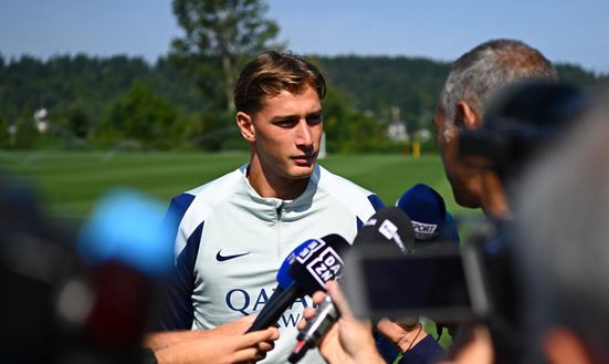 SEATTLE, WASHINGTON - JUNE 24: Francesco Pio Esposito of FC Internazionale speaks with the media prior to the Training session ahead of their FIFA Club World Cup 2025 Group E match between Inter Milan and River Plate at Virginia Mason Athletic Center on June 24, 2025 in Seattle, Washington. (Photo by Mattia Ozbot - Inter/Inter via Getty Images) GdS – Inter, ai quarti il tabellone perverso può regalare la sfida con Inzaghi- immagine 2