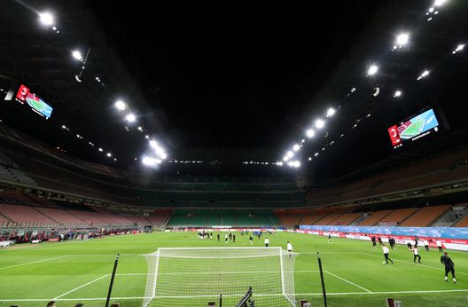 MILAN, ITALY - MARCH 14: A general view inside the stadium prior to the Serie A match between AC Milan and SSC Napoli at Stadio Giuseppe Meazza on March 14, 2021 in Milan, Italy. Sporting stadiums around Italy remain under strict restrictions due to the Coronavirus Pandemic as Government social distancing laws prohibit fans inside venues resulting in games being played behind closed doors. (Photo by Marco Luzzani/Getty Images) MILAN, ITALY - MARCH 14: A general view inside the stadium prior to the Serie A match between AC Milan and SSC Napoli at Stadio Giuseppe Meazza on March 14, 2021 in Milan, Italy. Sporting stadiums around Italy remain under strict restrictions due to the Coronavirus Pandemic as Government social distancing laws prohibit fans inside venues resulting in games being played behind closed doors. (Photo by Marco Luzzani/Getty Images)