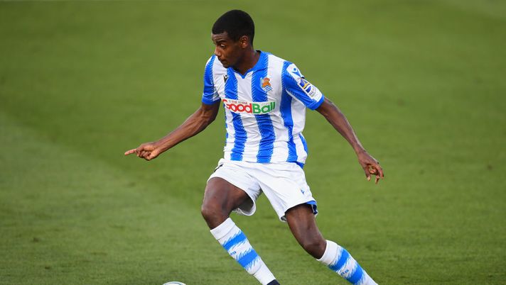 VILLAREAL, SPAIN - JULY 13: Alexander Isak of Real Sociedad runs with the ball during the Liga match between Villarreal CF and Real Sociedad at Estadio de la Ceramica on July 13, 2020 in Villareal, Spain. Football Stadiums around Europe remain empty due to the Coronavirus Pandemic as Government social distancing laws prohibit fans inside venues resulting in all fixtures being played behind closed doors. (Photo by David Ramos/Getty Images) VILLAREAL, SPAIN - JULY 13: Alexander Isak of Real Sociedad runs with the ball during the Liga match between Villarreal CF and Real Sociedad at Estadio de la Ceramica on July 13, 2020 in Villareal, Spain. Football Stadiums around Europe remain empty due to the Coronavirus Pandemic as Government social distancing laws prohibit fans inside venues resulting in all fixtures being played behind closed doors. (Photo by David Ramos/Getty Images)