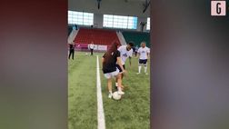 VIDEO / Influencer che fa dribbling e tunnel a Neymar