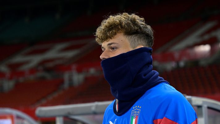 VIENNA, AUSTRIA - NOVEMBER 19: Giorgio Scalvini of Italy looks on during the Italy training session at Ernst Happel Stadion on November 19, 2022 in Vienna, Austria. (Photo by Mattia Ozbot/Getty Images) Biasin: “Fabbian per Scalvini? Mi sembra tutto un po’ facile. Piace all’Inter ma…” - immagine 1