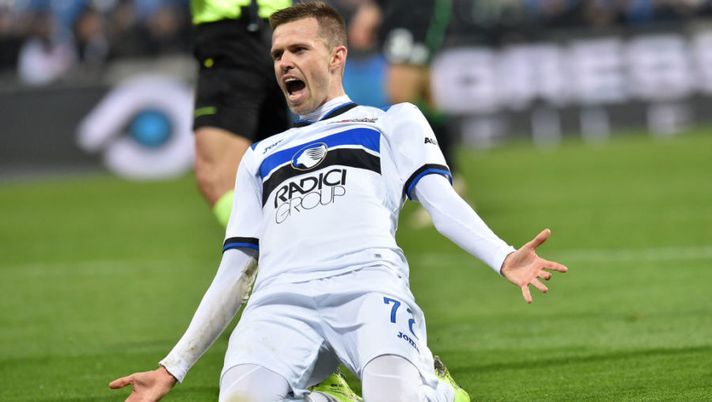 REGGIO NELL'EMILIA, ITALY - DECEMBER 29: Josip Ilicic of Atalanta BC celebrates after scoring goal 2-6 during the Serie A match between US Sassuolo and Atalanta BC at Mapei Stadium - Citta' del Tricolore on December 29, 2018 in Reggio nell'Emilia, Italy. (Photo by Giuseppe Bellini/Getty Images) Ilicic in forma strepitosa: due assist da fenomeno in Coppa, ancora illuminante - immagine 1