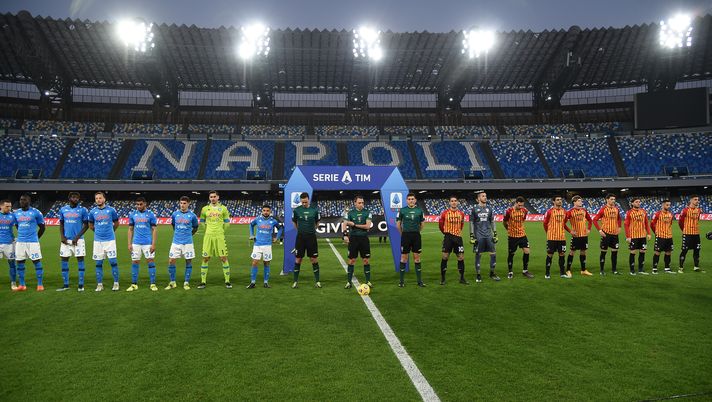 NAPLES, ITALY - FEBRUARY 28: Players from both team's line up prior to the Serie A match between SSC Napoli and Benevento Calcio at Stadio Diego Armando Maradona on February 28, 2021 in Naples, Italy. Sporting stadiums around Italy remain under strict restrictions due to the Coronavirus Pandemic as Government social distancing laws prohibit fans inside venues resulting in games being played behind closed doors. (Photo by Francesco Pecoraro/Getty Images) NAPLES, ITALY - FEBRUARY 28: Players from both team's line up prior to the Serie A match between SSC Napoli and Benevento Calcio at Stadio Diego Armando Maradona on February 28, 2021 in Naples, Italy. Sporting stadiums around Italy remain under strict restrictions due to the Coronavirus Pandemic as Government social distancing laws prohibit fans inside venues resulting in games being played behind closed doors. (Photo by Francesco Pecoraro/Getty Images)