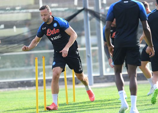 Verso Napoli-Ajax, lavoro tattico e su calci piazzati: terapie per Rrahmani- immagine 2