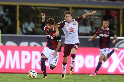  BOLOGNA, ITALY - AUGUST 20: Simone Verdi # 9 of Bologna FC ( L ) competes the ball with Adem Ljajic # 10 of Torino FC ( L ) during the Serie A match between Bologna FC and Torino FC at Stadio Renato Dall'Ara on August 20, 2017 in Bologna, Italy. (Photo by Mario Carlini / Iguana Press/Getty Images) 