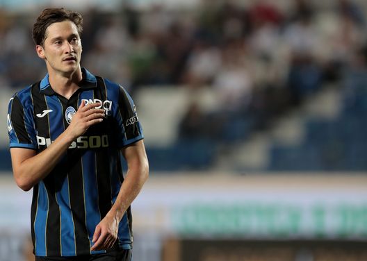BERGAMO, ITALY - SEPTEMBER 11: Aleksej Miranchuk of Atalanta BC looks on during the Serie A match between Atalanta BC and ACF Fiorentina at Gewiss Stadium on September 11, 2021 in Bergamo, Italy. (Photo by Emilio Andreoli/Getty Images) Sarri punta un centrocampista: possibile nuovo innesto per la Lazio- immagine 2