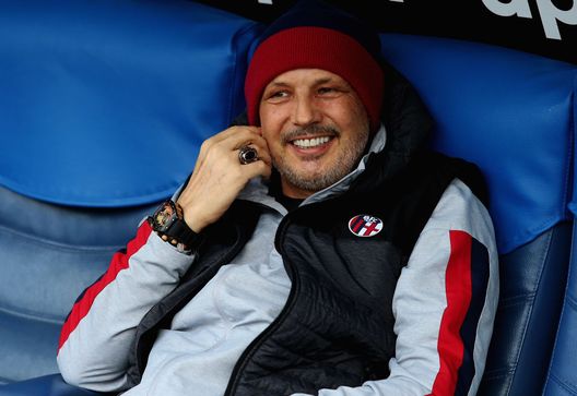 ROME, ITALY - FEBRUARY 29: Bologna FC head coach Sinisa Mihajlovic looks on during the Serie A match between SS Lazio and Bologna FC at Stadio Olimpico on February 29, 2020 in Rome, Italy. (Photo by Paolo Bruno/Getty Images) ROME, ITALY - FEBRUARY 29: Bologna FC head coach Sinisa Mihajlovic looks on during the Serie A match between SS Lazio and Bologna FC at Stadio Olimpico on February 29, 2020 in Rome, Italy. (Photo by Paolo Bruno/Getty Images)