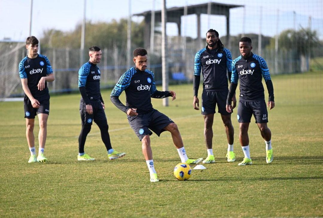 GALLERY Il Napoli si prepara in vista del Genoa: gli scatti dell’allenamento - immagine 1