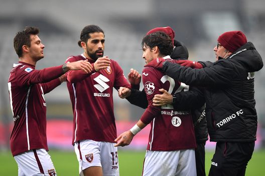 TURIN, ITALY - DECEMBER 20: Simone Verdi of Torino celebrates with Ricardo Rodríguez and teammates after scoring their team's first goal during the Serie A match between Torino FC and Bologna FC at Stadio Olimpico di Torino on December 20, 2020 in Turin, Italy. Sporting stadiums around Italy remain under strict restrictions due to the Coronavirus Pandemic as Government social distancing laws prohibit fans inside venues resulting in games being played behind closed doors. (Photo by Valerio Pennicino/Getty Images) TURIN, ITALY - DECEMBER 20: Simone Verdi of Torino celebrates with Ricardo Rodríguez and teammates after scoring their team's first goal during the Serie A match between Torino FC and Bologna FC at Stadio Olimpico di Torino on December 20, 2020 in Turin, Italy. Sporting stadiums around Italy remain under strict restrictions due to the Coronavirus Pandemic as Government social distancing laws prohibit fans inside venues resulting in games being played behind closed doors. (Photo by Valerio Pennicino/Getty Images)