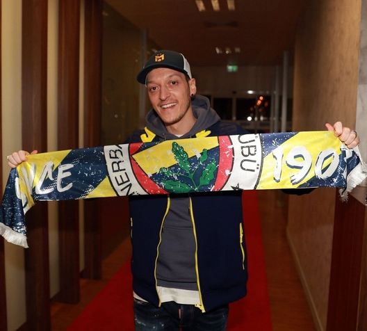 Ozil Fenerbahce (Twitter Ozil) Ozil Fenerbahce (Twitter Ozil)