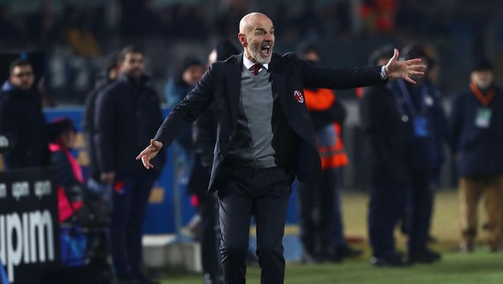 BRESCIA, ITALY - JANUARY 24: AC Milan coach Stefano Pioli shouts to his players during the Serie A match between Brescia Calcio and AC Milan at Stadio Mario Rigamonti on January 24, 2020 in Brescia, Italy. (Photo by Marco Luzzani/Getty Images) BRESCIA, ITALY - JANUARY 24: AC Milan coach Stefano Pioli shouts to his players during the Serie A match between Brescia Calcio and AC Milan at Stadio Mario Rigamonti on January 24, 2020 in Brescia, Italy. (Photo by Marco Luzzani/Getty Images)