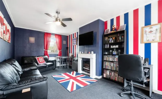 Tifoso Rangers vende casa coi colori del club e maglia del Principe William…- immagine 3