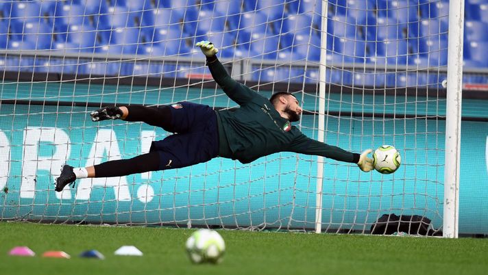 ROME, ITALY - OCTOBER 11:  Gianluigi Donnarumma of Italy in action during the Italy training session at Stadio Olimpico on October 11, 2019 in Rome, Italy.  (Photo by Claudio Villa/Getty Images) 