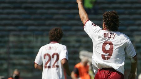 ROME, ITALY - MAY 13: Roberto Muzzi of Torino celebrates his strike during the Serie A match between Roma and Torino at the Stadio Olimpico, on May 13, 2007 in Rome Italy. (Photo by Newpress/Getty Images) ROME, ITALY - MAY 13: Roberto Muzzi of Torino celebrates his strike during the Serie A match between Roma and Torino at the Stadio Olimpico, on May 13, 2007 in Rome Italy. (Photo by Newpress/Getty Images)