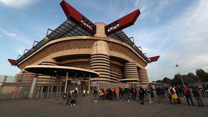MILAN, ITALY - OCTOBER 24: A general view outside the stadium prior to the Serie A match between FC Internazionale and Juventus at Stadio Giuseppe Meazza on October 24, 2021 in Milan, Italy. (Photo by Marco Luzzani/Getty Images) Fulvio Collovati e Nando Orsi anticipano il derby della Madonnina - immagine 1
