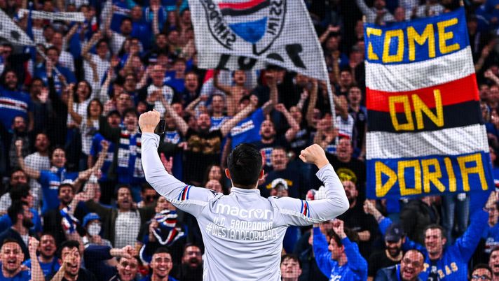 GENOA, ITALY - APRIL 30: Emil Audero of Sampdoria celebrates after the Serie A match between UC Sampdoria and Genoa CFC at Stadio Luigi Ferraris on April 30, 2022 in Genoa, Italy. (Photo by Getty Images) Quella parata nel derby: la maglia di Audero traina i dati commerciali Samp - immagine 1