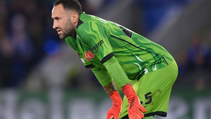LEICESTER, ENGLAND - SEPTEMBER 16: David Ospina of Napoli looks on during the UEFA Europa League group C match between Leicester City and SSC Napoli at The King Power Stadium on September 16, 2021 in Leicester, England. (Photo by Laurence Griffiths/Getty Images) Rinnovo Ospina, De Laurentiis: “L’ho incontrato, parlato chiaro: aspetto risposta” - immagine 1