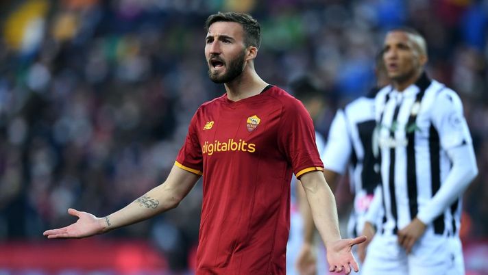 UDINE, ITALY - MARCH 13: Bryan Cristante of AS Roma reacts during the Serie A match between Udinese Calcio and AS Roma at Dacia Arena on March 13, 2022 in Udine, Italy. (Photo by Alessandro Sabattini/Getty Images) CorSport: “La Roma blinda un titolare su richiesta di Mou: contratto fino al 2026” - immagine 1