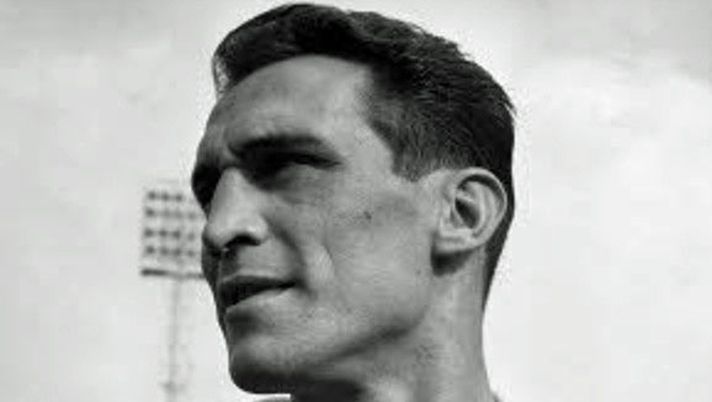 © LaPresse
Archivio storico
Torino anni '50
Sport
Calcio
Enzo Bearzot
nella foto: il calciatore del Torino Enzo Bearzot 
B 3194 