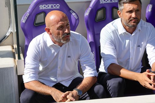 GERMOGLI PH: 18 SETTEMBRE 2022 FIRENZE STADIO ARTEMIO FRANCHI CAMPIONATO SERIE A TIMO FIORENTINA HELLAS VERONA NELLA FOTO IL MISTER VINCENZO ITALIANO Marchini: “Italiano? É giusto cambiare, ma lo farà solo a gara in corso”- immagine 2
