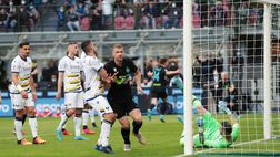 Non è mai una Milano da bere. Brutto Verona, 2-0 per l’Inter. E la fascia per Mascetti…